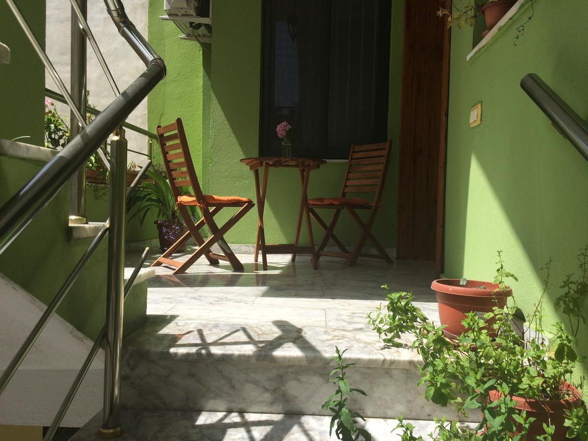 Friends House Bed & Breakfast Tirana Exterior photo